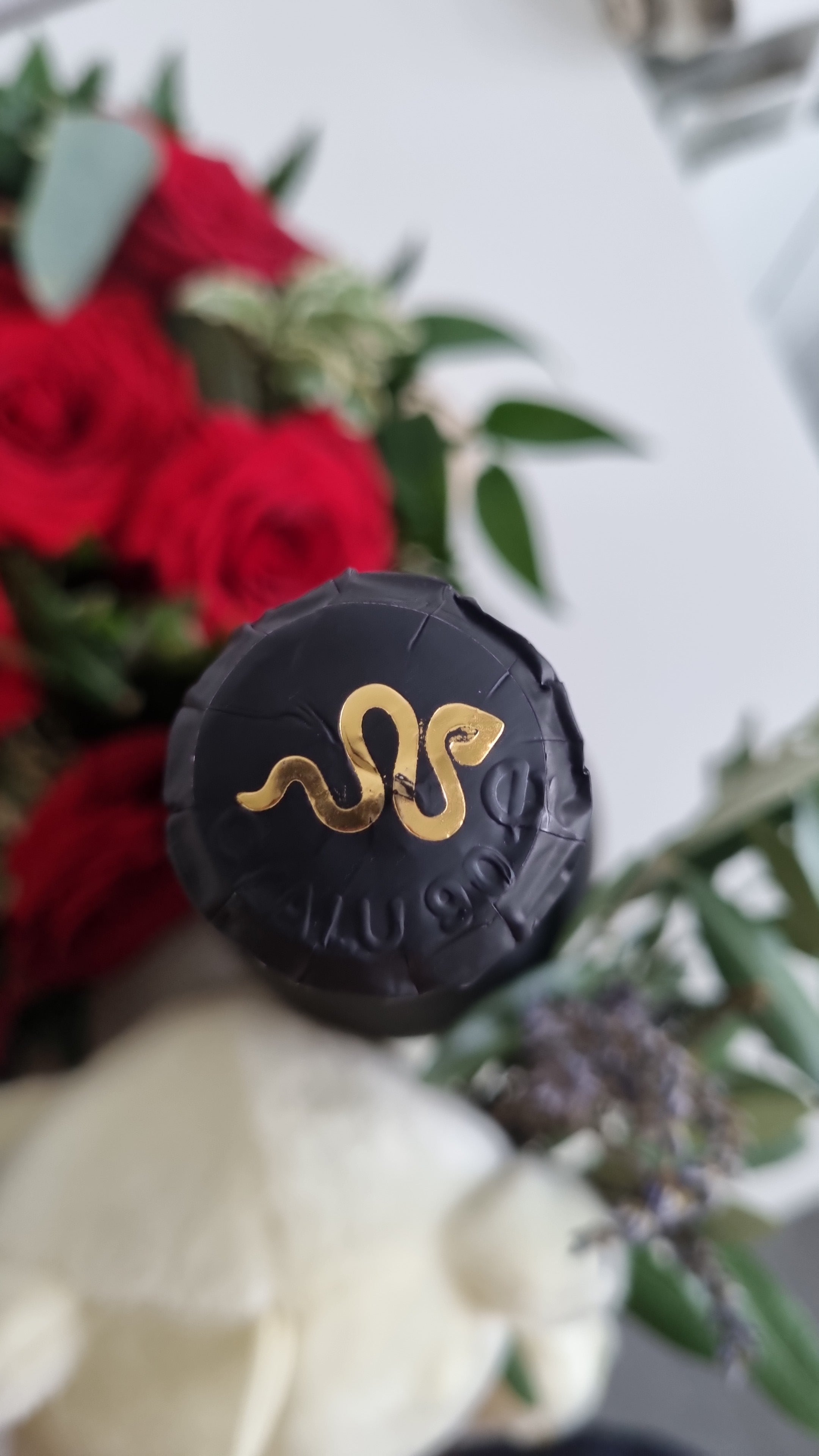 Cuore di rose rosse (composizione romantica)
